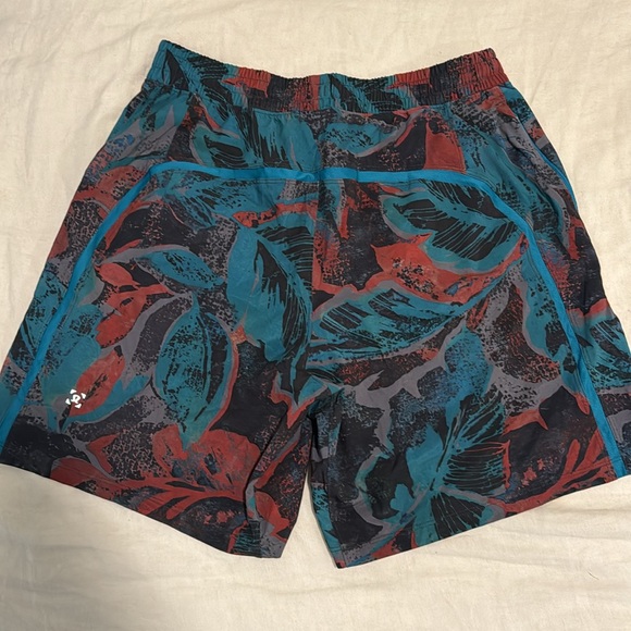 Lululemon Pace Breaker Short 7” Size M - Picture 2 of 4